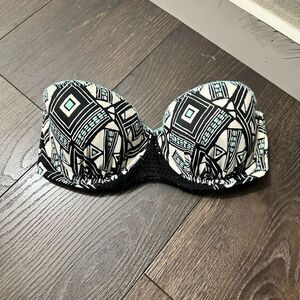 Victoria’s Secret Women’s 32DD Patterned Swim Top